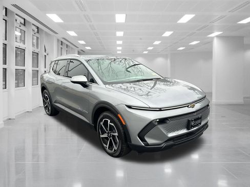 New 2026 Chevrolet Equinox EV LT image 3