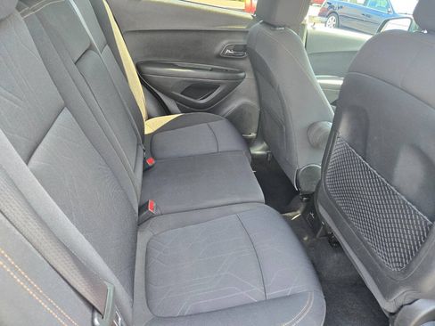 Used 2020 Chevrolet Trax LT FWD image 24