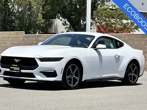 Used 2025 Ford Mustang Coupe RWD image 8