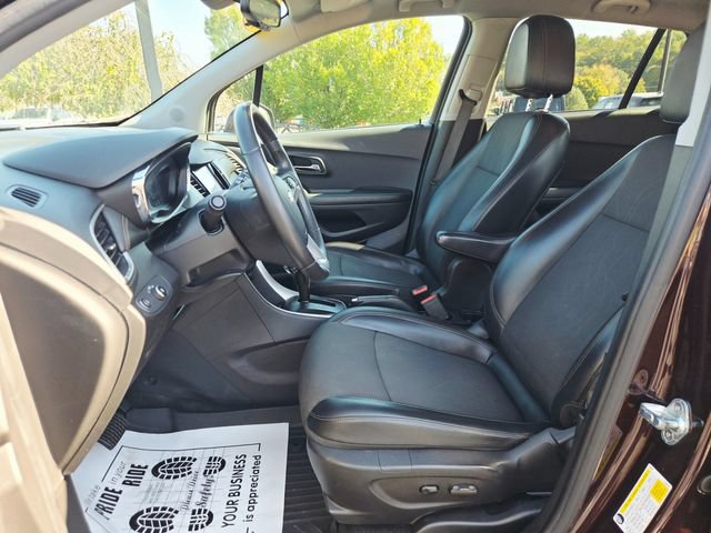 Used 2021 Chevrolet Trax LT w/ LT Convenience Package FWD image 16
