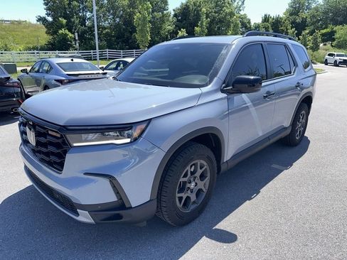 Used 2025 Honda Pilot TrailSport image 6