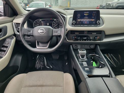 Used 2025 Nissan Rogue SV FWD image 10