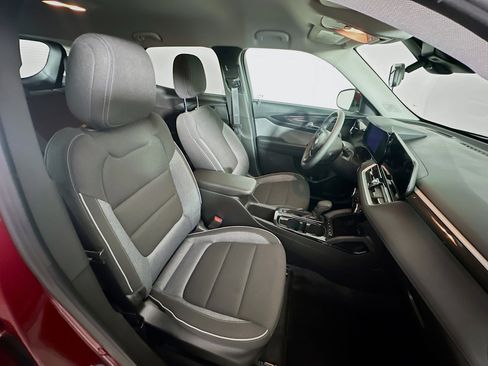 Used 2025 Chevrolet TrailBlazer LT w/ Driver Confidence Package image 29