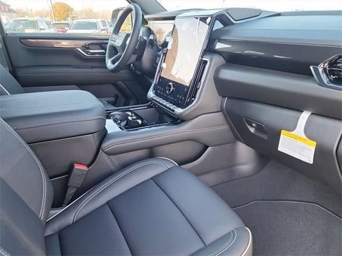 New 2026 GMC Yukon XL Elevation image 18