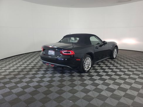 Used 2017 FIAT 124 Spider Classica image 4