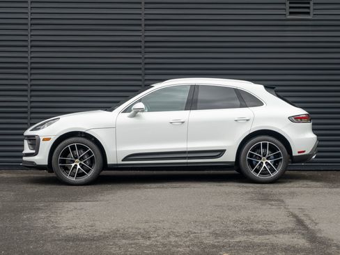 Certified 2023 Porsche Macan AWD/4WD image 2