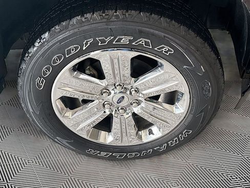 Used 2019 Ford F150 Lariat w/ Equipment Group 502A Luxury AWD/4WD image 33
