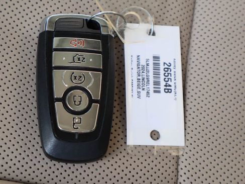 Used 2024 Lincoln Navigator Reserve image 37