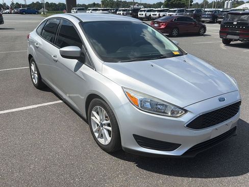 Used 2018 Ford Focus SE FWD image 6