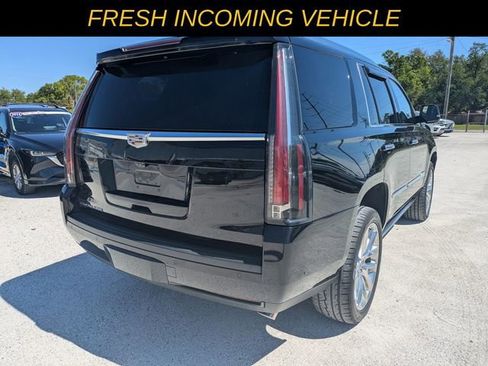 Used 2018 Cadillac Escalade Platinum image 3