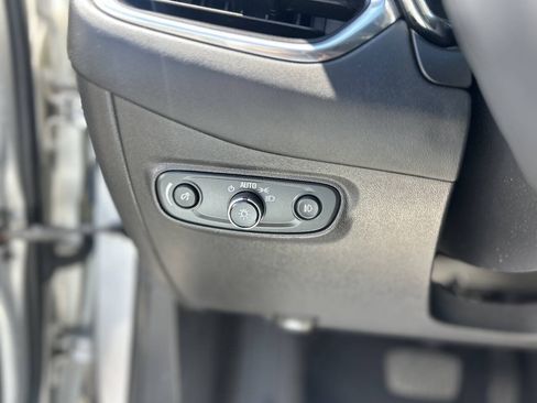 Used 2021 Chevrolet Equinox LT FWD image 11