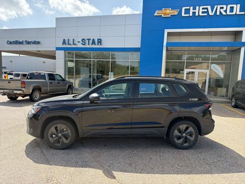 Used 2025 Volkswagen Taos S FWD image 3