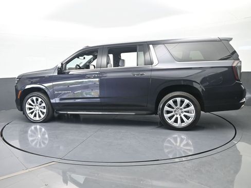 New 2025 Chevrolet Suburban Premier image 3
