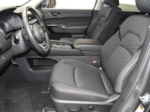 Certified 2025 Nissan Pathfinder SV FWD image 11