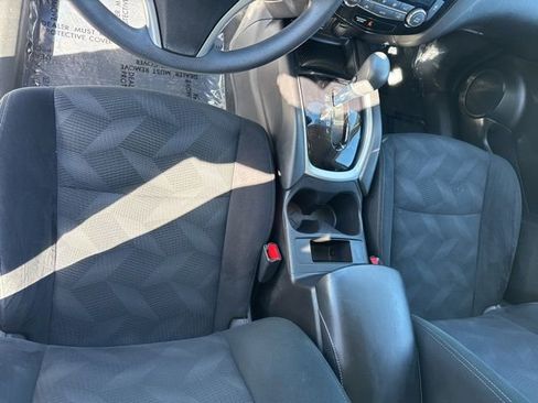 Used 2015 Nissan Rogue SV image 15