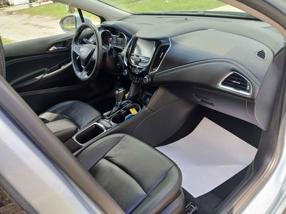 Used 2017 Chevrolet Cruze Premier FWD image 16