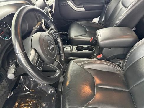 Used 2017 Jeep Wrangler Unlimited Rubicon AWD/4WD image 24