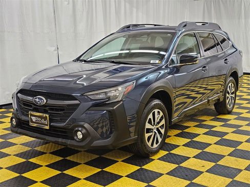 Used 2023 Subaru Outback Premium image 7