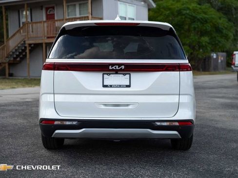 Used 2024 Kia Carnival LX image 7