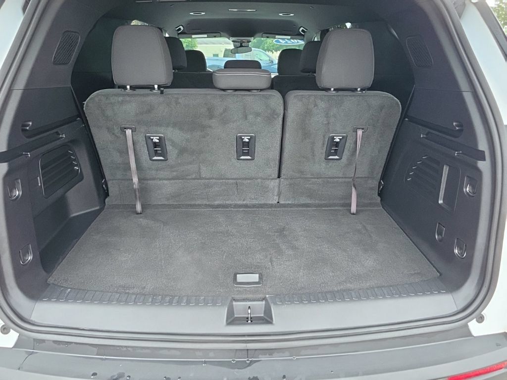Certified 2024 Chevrolet Traverse LS w/ LPO, Floor Liner Package FWD image 29