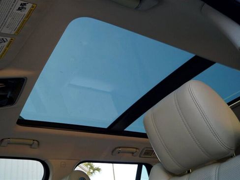 Used 2016 Land Rover Range Rover HSE image 22