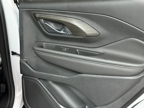 Used 2022 GMC Terrain SLT image 36