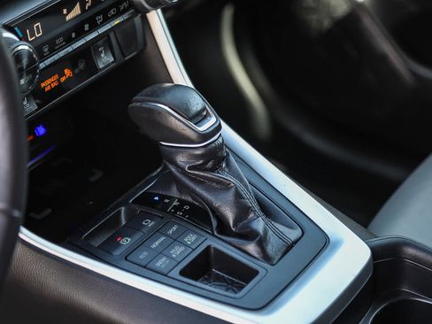 Certified 2019 Toyota RAV4 XLE Premium AWD/4WD image 20