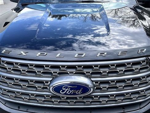 Used 2024 Ford Explorer XLT w/ Equipment Group 202A image 8