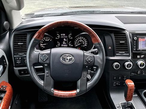 Used 2019 Toyota Sequoia Platinum image 12