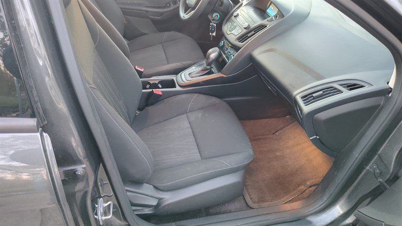 Used 2018 Ford Focus SE FWD image 15