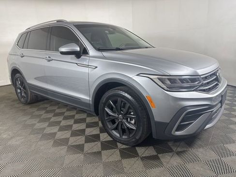 Certified 2024 Volkswagen Tiguan SE image 1
