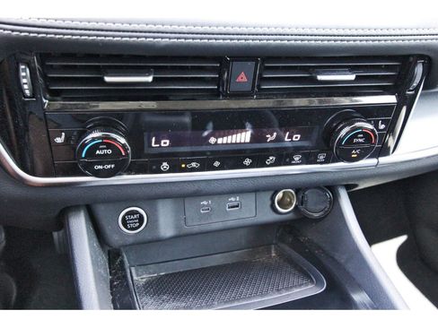 Used 2022 Nissan Rogue SV w/ SV Premium Package FWD image 26