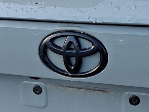 Used 2021 Toyota RAV4 XLE Premium AWD/4WD image 9