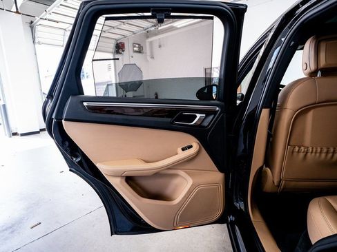 Used 2023 Porsche Macan image 48