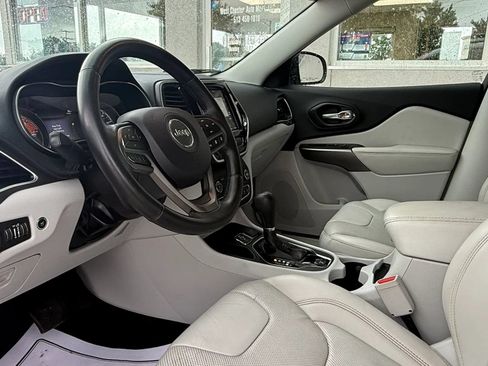 Used 2019 Jeep Cherokee Limited w/ Luxury Group FWD image 10