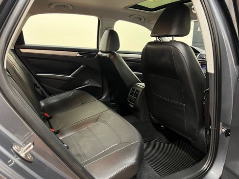 Used 2019 Volkswagen Passat 2.0T Wolfsburg w/ Wheels & Sunroof Package image 34