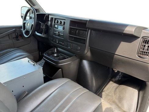 Used 2021 Chevrolet Express 2500 w/ Driver Convenience Package RWD image 11