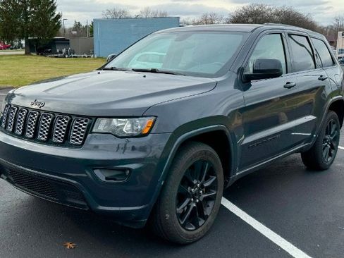 Used 2018 Jeep Grand Cherokee Altitude image 14