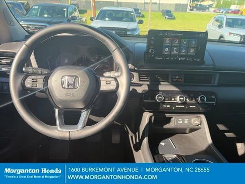 Used 2025 Honda Pilot Touring image 18