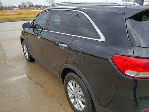 Used 2016 Kia Sorento LX image 12