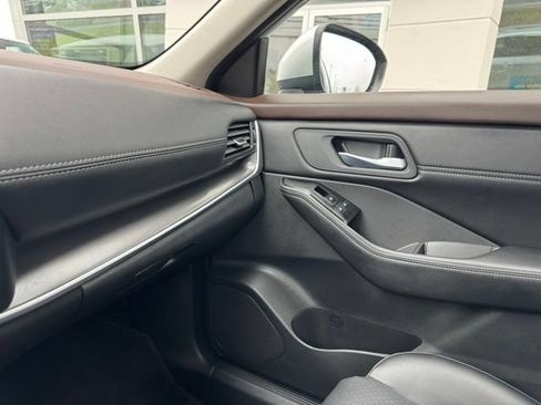 Used 2023 Nissan Rogue SV w/ SV Premium B Package AWD/4WD image 14