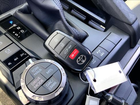 Used 2025 Toyota 4Runner TRD Off-Road Premium AWD/4WD image 15