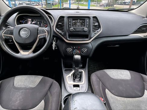 Used 2015 Jeep Cherokee Sport FWD image 16