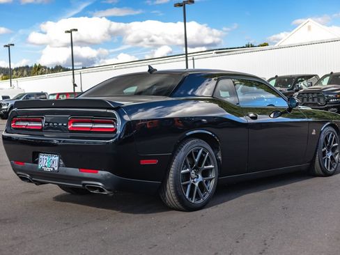 Used 2016 Dodge Challenger R/T Scat Pack w/ Leather Interior Group RWD image 8