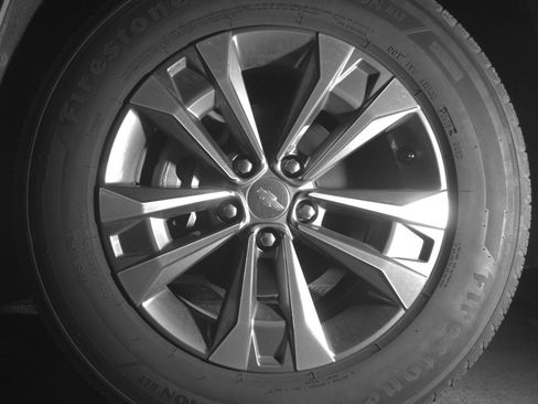 Used 2025 Chevrolet Equinox LT image 9