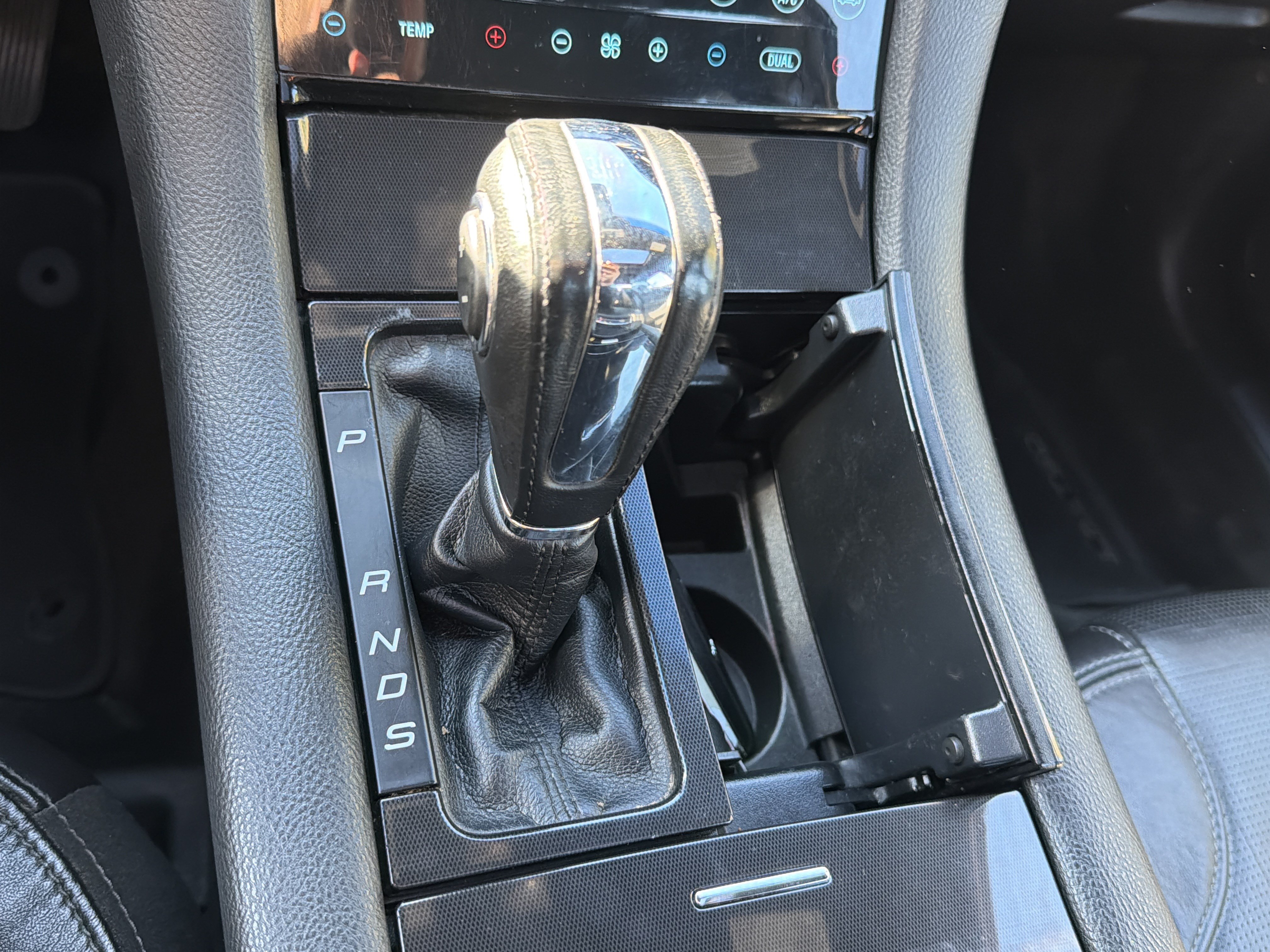 Used 2015 Ford Taurus Limited w/ Equipment Group 301A FWD image 23