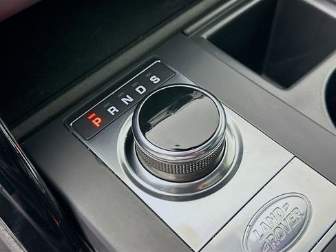 Used 2020 Land Rover Discovery SE image 27