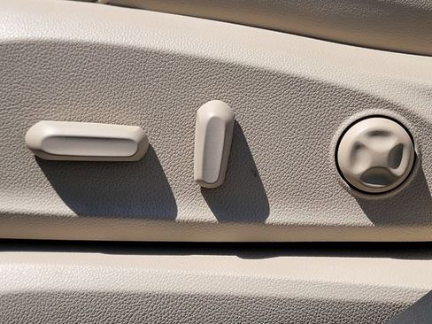 Used 2019 Buick Envision Preferred FWD image 3