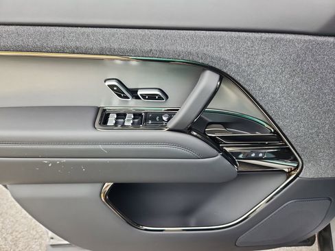 Used 2025 Land Rover Range Rover Sport SE image 24