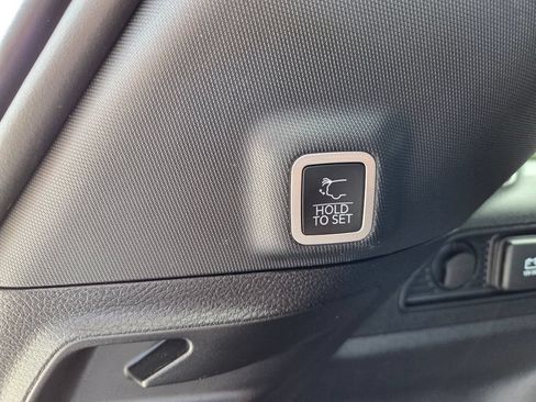 Used 2023 Jeep Grand Cherokee Altitude AWD/4WD image 10